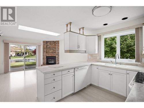 1201 Cameron Avenue Unit# 88, Kelowna, BC - Indoor Photo Showing Kitchen