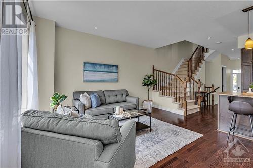 408 Arncliffe Avenue, Ottawa, ON - Indoor Photo Showing Living Room