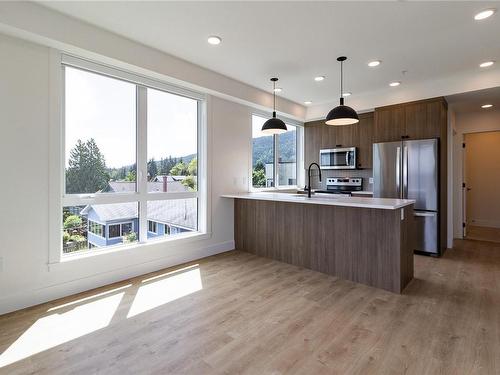 204-201 Dogwood Dr, Ladysmith, BC - Indoor Photo Showing Kitchen