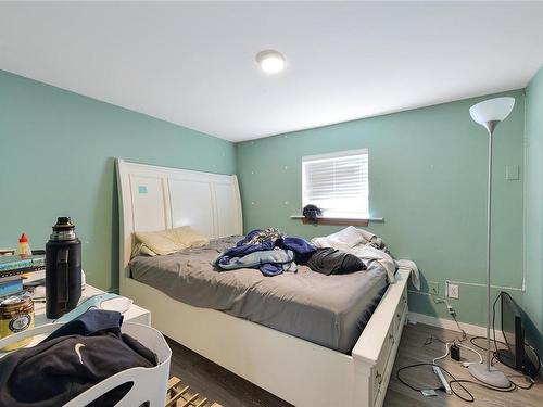 920 Queens Ave, Victoria, BC - Indoor Photo Showing Bedroom