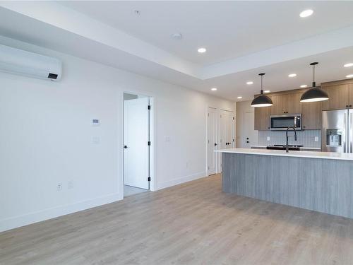 401-201 Dogwood Dr, Ladysmith, BC - Indoor Photo Showing Kitchen