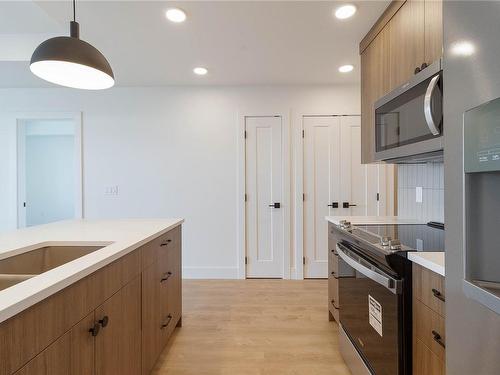 401-201 Dogwood Dr, Ladysmith, BC - Indoor Photo Showing Kitchen