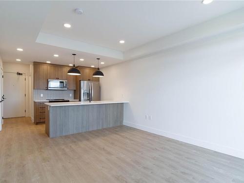 401-201 Dogwood Dr, Ladysmith, BC - Indoor Photo Showing Kitchen With Upgraded Kitchen