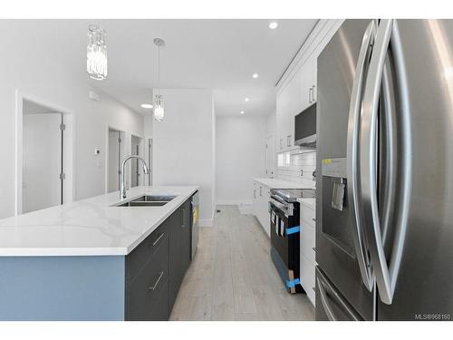 2204 Dodds Rd, Nanaimo, BC - Indoor Photo Showing Kitchen With Double Sink With Upgraded Kitchen