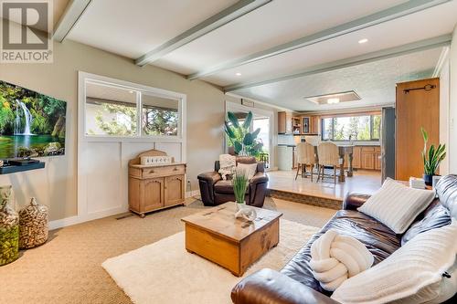 431 Okaview Road, Kelowna, BC - Indoor Photo Showing Living Room