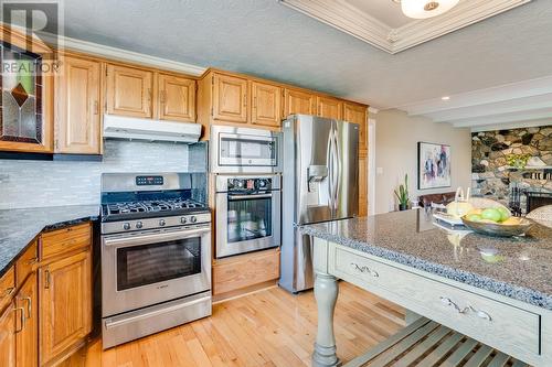 431 Okaview Road, Kelowna, BC - Indoor Photo Showing Kitchen