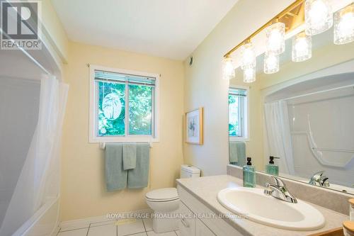 111 Hickory Grove, Belleville, ON - Indoor Photo Showing Bathroom