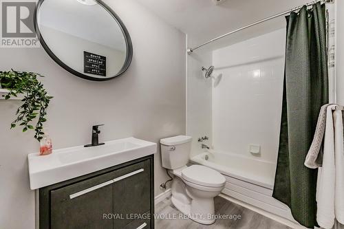 424 Belgreen Way, Waterloo, ON - Indoor Photo Showing Bathroom