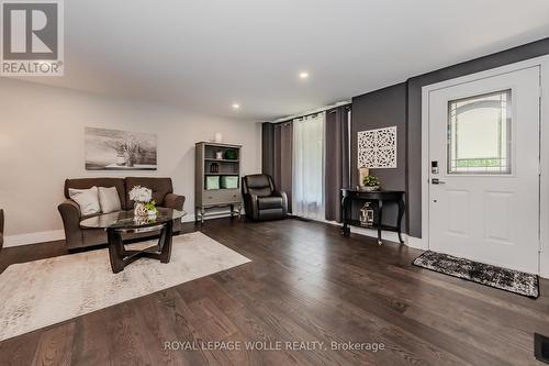 424 Belgreen Way, Waterloo, ON - Indoor Photo Showing Living Room