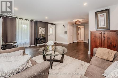 424 Belgreen Way, Waterloo, ON - Indoor Photo Showing Living Room