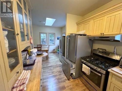 117 7101 Sakinaw Woods Drive, Pender Harbour, BC - Indoor Photo Showing Kitchen