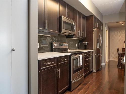 218 775 Sterling Lyon Parkway, Winnipeg, MB - Indoor Photo Showing Kitchen