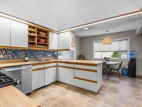 1066 Douglas Street, Kamloops, BC - Indoor Photo Showing Kitchen With Double Sink