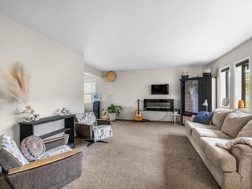 1066 Douglas Street, Kamloops, BC - Indoor Photo Showing Living Room With Fireplace