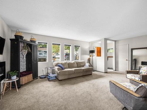 1066 Douglas Street, Kamloops, BC - Indoor Photo Showing Living Room