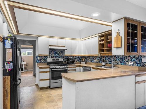 1066 Douglas Street, Kamloops, BC - Indoor Photo Showing Kitchen With Double Sink