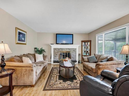 4104 Davie Road, Kamloops, BC - Indoor Photo Showing Living Room With Fireplace