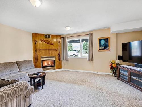 4104 Davie Road, Kamloops, BC - Indoor Photo Showing Living Room With Fireplace