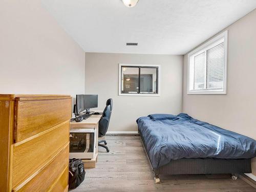 4104 Davie Road, Kamloops, BC - Indoor Photo Showing Bedroom