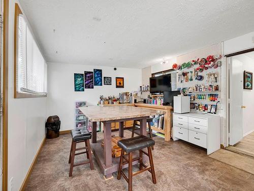 4104 Davie Road, Kamloops, BC - Indoor Photo Showing Dining Room