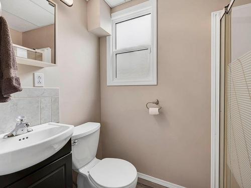 4104 Davie Road, Kamloops, BC - Indoor Photo Showing Bathroom