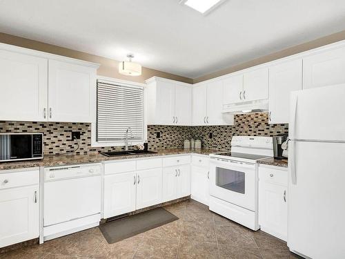 4104 Davie Road, Kamloops, BC - Indoor Photo Showing Kitchen