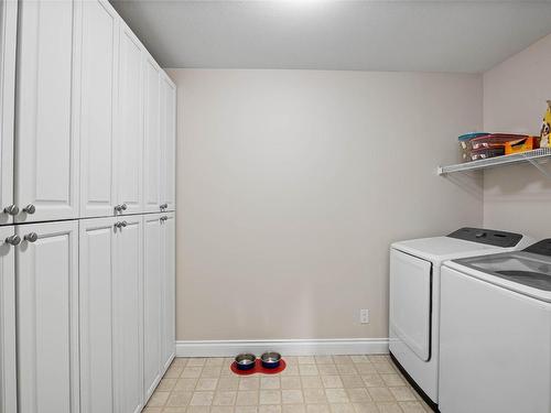36-1055 Aberdeen Drive, Kamloops, BC - Indoor Photo Showing Laundry Room