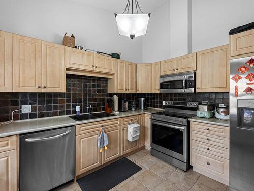 36-1055 Aberdeen Drive, Kamloops, BC - Indoor Photo Showing Kitchen