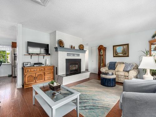 707 Elm Street, Ashcroft, BC - Indoor Photo Showing Living Room With Fireplace