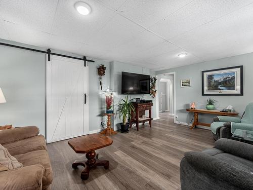 707 Elm Street, Ashcroft, BC - Indoor Photo Showing Living Room