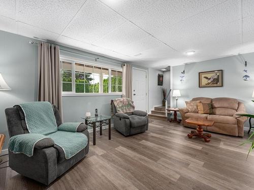 707 Elm Street, Ashcroft, BC - Indoor Photo Showing Living Room