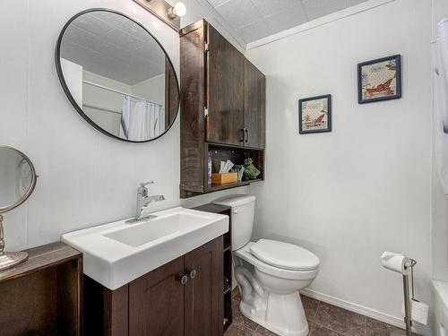 707 Elm Street, Ashcroft, BC - Indoor Photo Showing Bathroom