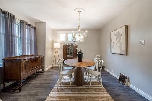 90 Blake Street, Hamilton, ON - Indoor Photo Showing Dining Room