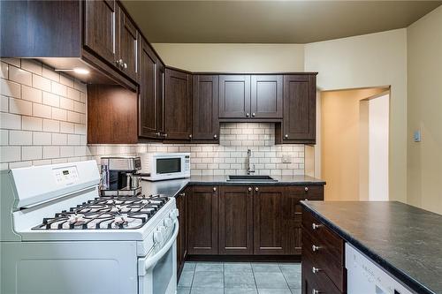 90 Blake Street, Hamilton, ON - Indoor Photo Showing Kitchen