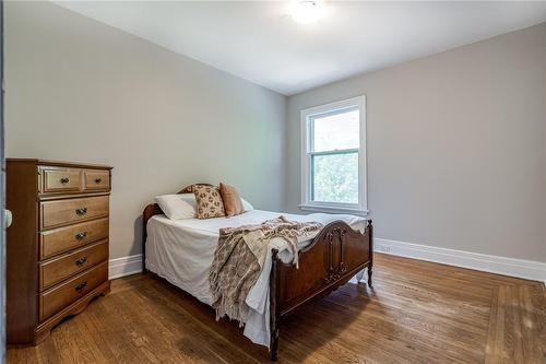 90 Blake Street, Hamilton, ON - Indoor Photo Showing Bedroom