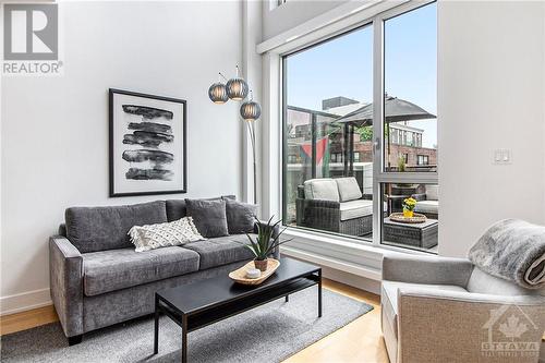 197 Lisgar Street Unit#213, Ottawa, ON - Indoor Photo Showing Living Room