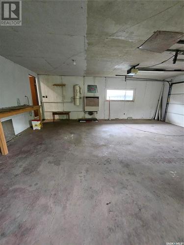 626 2Nd Street, Estevan, SK - Indoor Photo Showing Garage