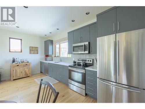 3194 Dunster Road, Kelowna, BC - Indoor Photo Showing Kitchen