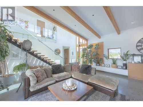 3194 Dunster Road, Kelowna, BC - Indoor Photo Showing Living Room