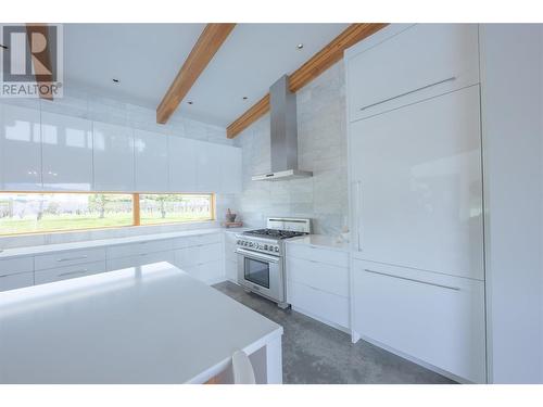 3194 Dunster Road, Kelowna, BC - Indoor Photo Showing Kitchen