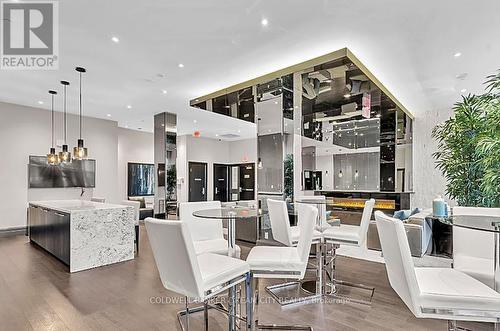 1612 - 65 Speers Road, Oakville, ON - Indoor