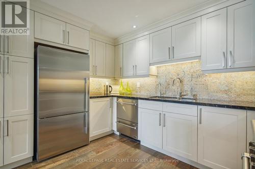 607 - 383 Ellis Park Road, Toronto, ON - Indoor Photo Showing Kitchen With Upgraded Kitchen