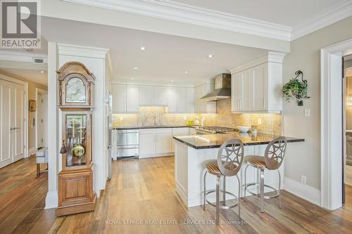 607 - 383 Ellis Park Road, Toronto, ON - Indoor Photo Showing Kitchen With Upgraded Kitchen