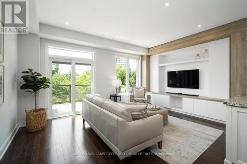 1042 Beachcomber Road E, Mississauga, ON - Indoor Photo Showing Living Room