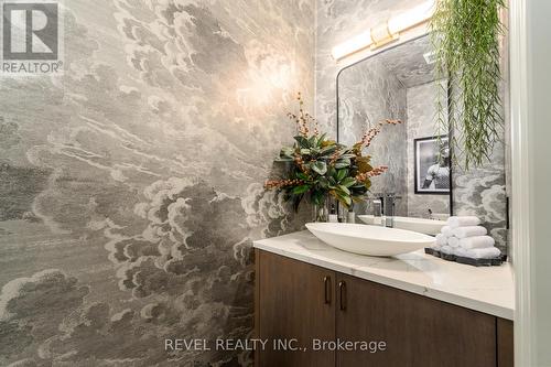 60 Kensington Street, Welland, ON - Indoor Photo Showing Bathroom