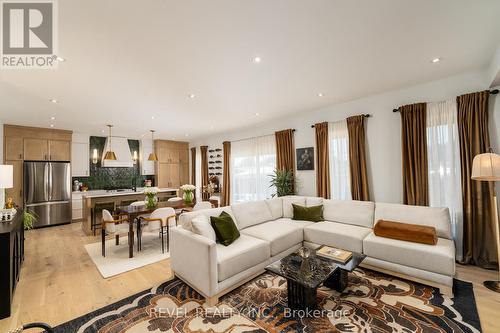 60 Kensington Street, Welland, ON - Indoor Photo Showing Living Room