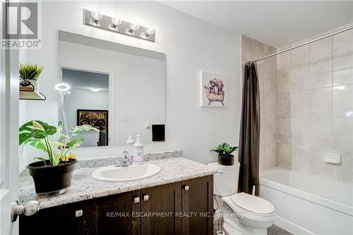 95 Woodedge Circle, Kitchener, ON - Indoor Photo Showing Bathroom