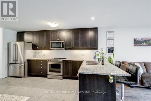 95 Woodedge Circle, Kitchener, ON - Indoor Photo Showing Kitchen With Double Sink With Upgraded Kitchen