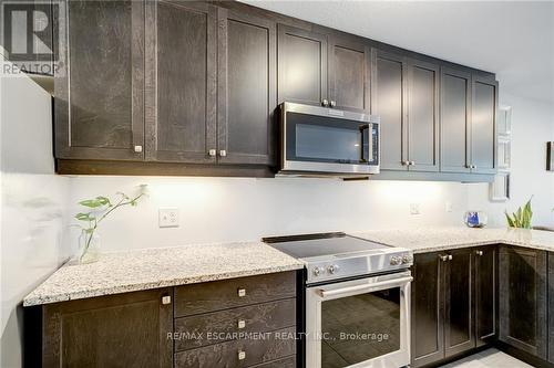 95 Woodedge Circle, Kitchener, ON - Indoor Photo Showing Kitchen