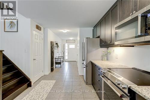 95 Woodedge Circle, Kitchener, ON - Indoor Photo Showing Kitchen